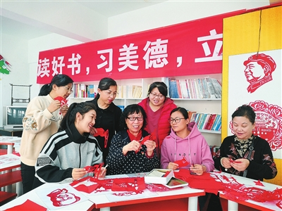 非遗剪纸进社区